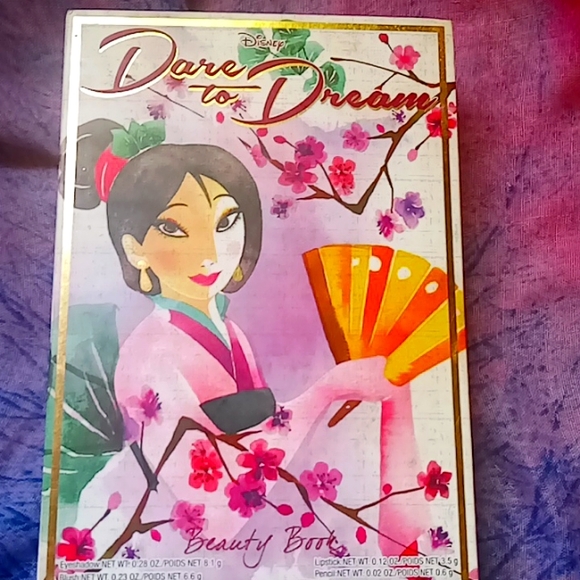 Disney makeup box - Picture 2 of 3